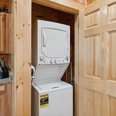 The 3 Bears Is A Newly Built 3 Bedroom Cabin Only 3 Minutes From The Parkway! Pigeon Forge Ngoại thất bức ảnh
