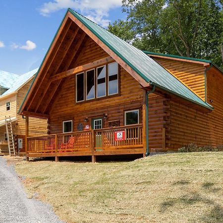 The 3 Bears Is A Newly Built 3 Bedroom Cabin Only 3 Minutes From The Parkway! Pigeon Forge Ngoại thất bức ảnh